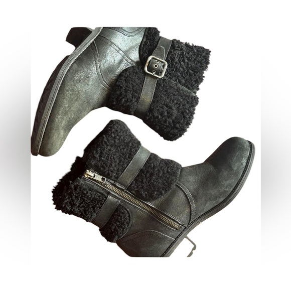 UGG Black Ankle Boots with Brown Heel USA 7 - Picture 2 of 8